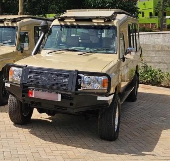 Toyota Land Cruiser Safari